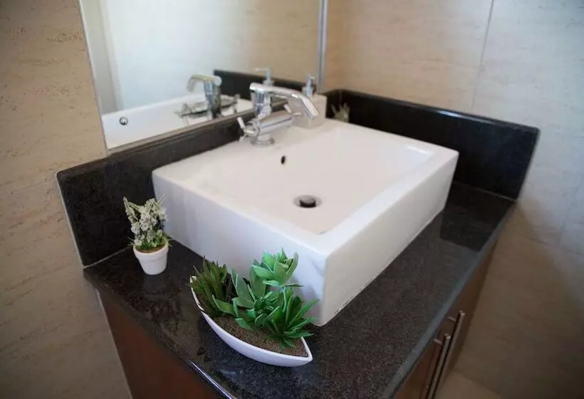 פנסיון Milkwood Mansion