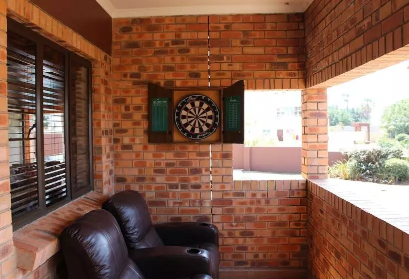 פנסיון Milkwood Mansion