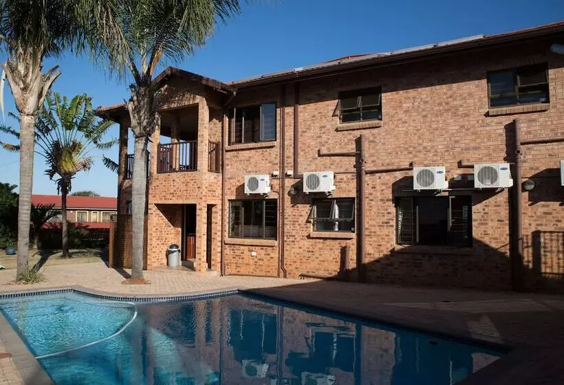 פנסיון Milkwood Mansion