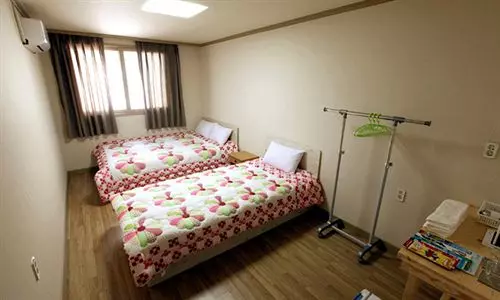 Ss Guesthouse - Hostel