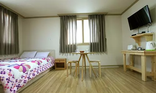 Ss Guesthouse - Hostel