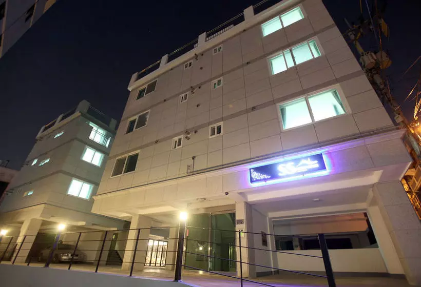 Ss Guesthouse - Hostel