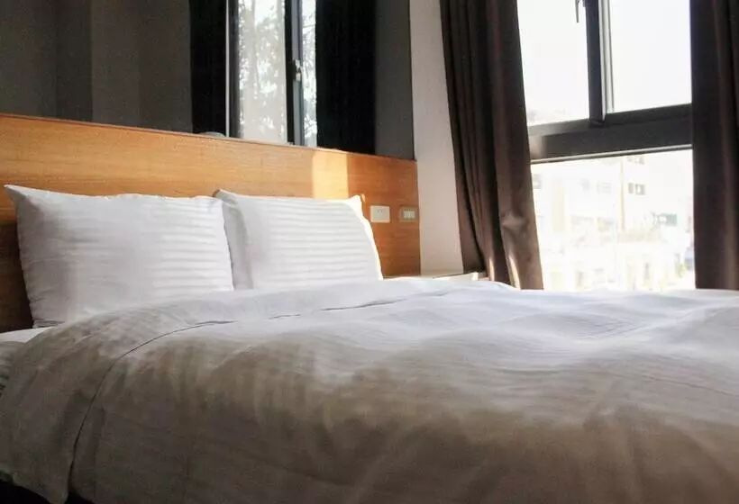 هتل Check Inn Express Taichung Fuxing Hall 2