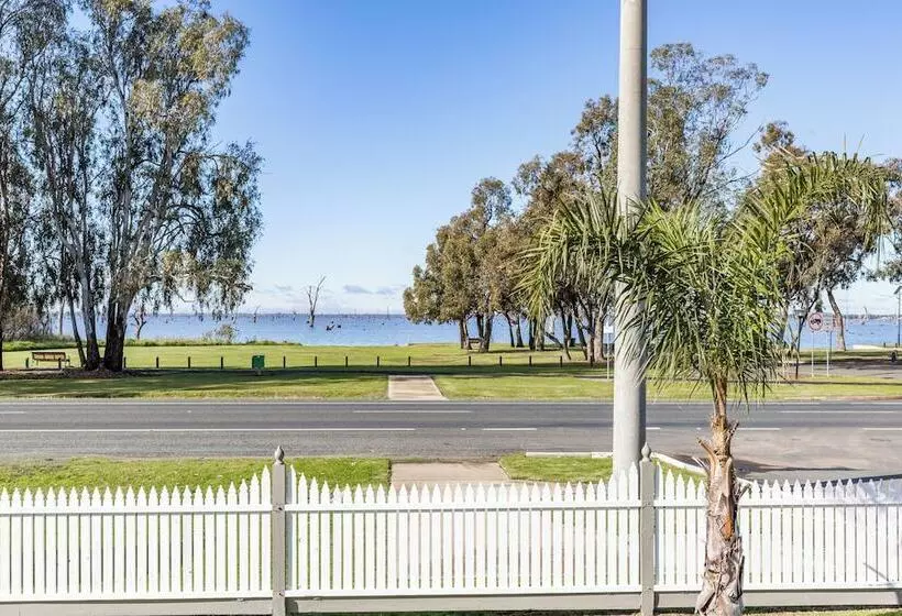 Отель Nrma Yarrawonga Mulwala Holiday Park