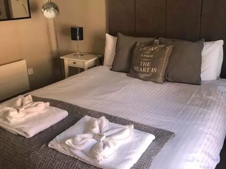 هتل The Castle Inn