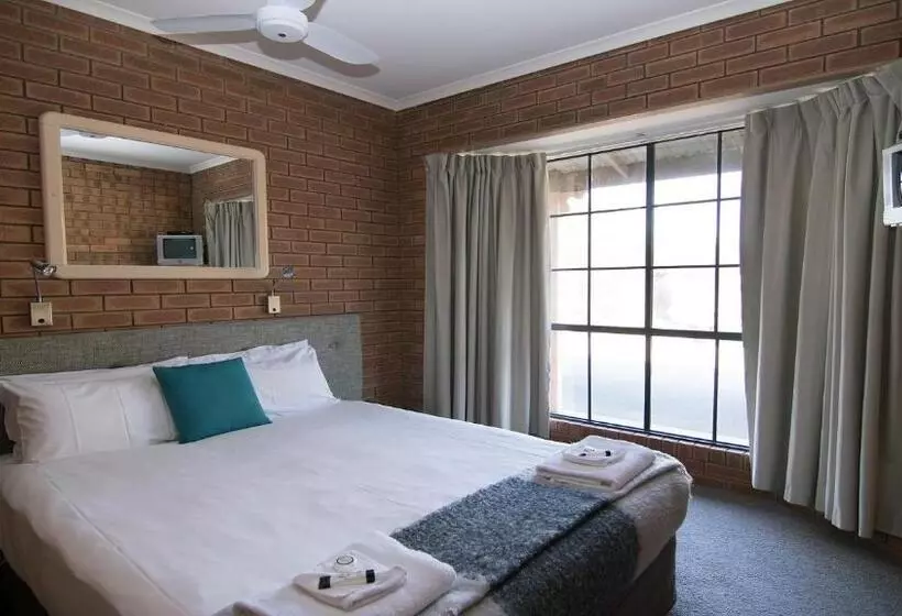 Мотель Ashleigh Court Motor Inn