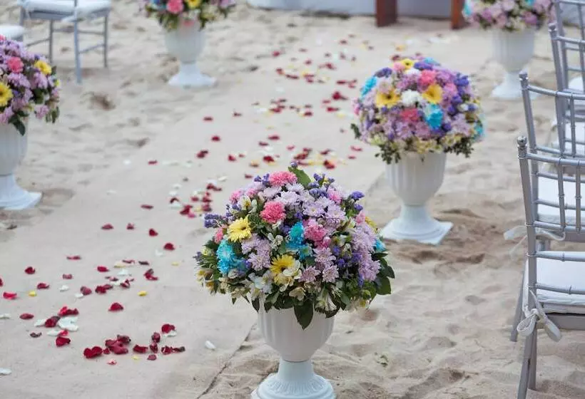 استراحتگاه Canyon Cove Hotel And Spa