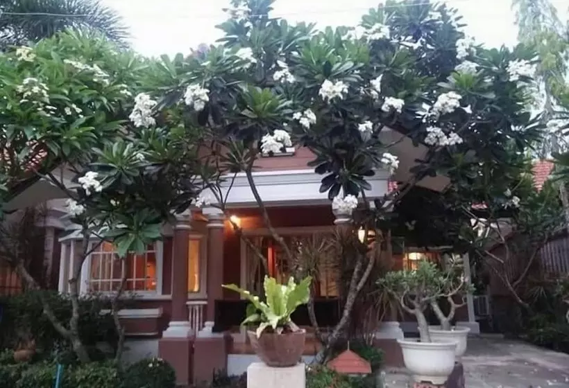 בית מלון כפרי Budsaba Resort & Spa