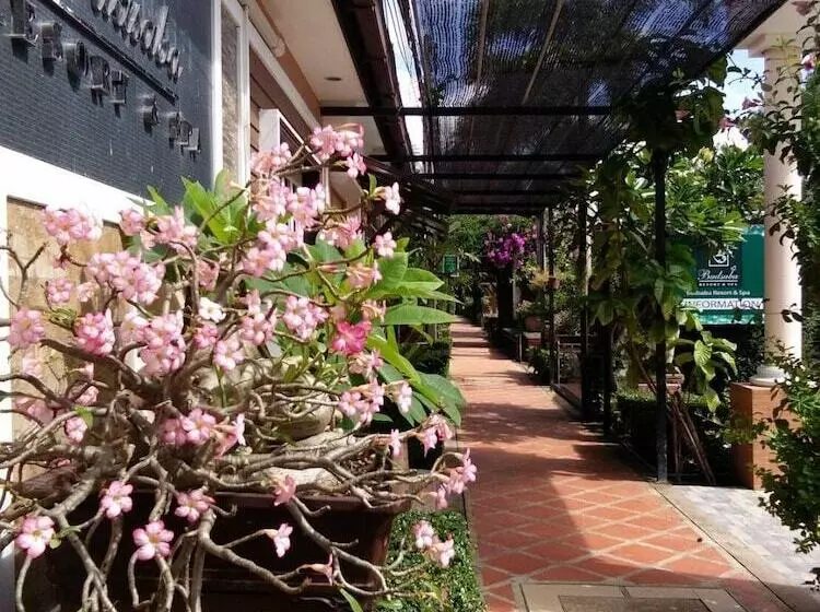 בית מלון כפרי Budsaba Resort & Spa