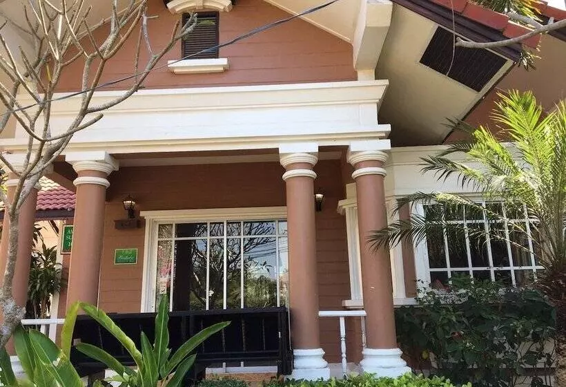 בית מלון כפרי Budsaba Resort & Spa