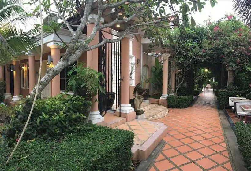 בית מלון כפרי Budsaba Resort & Spa