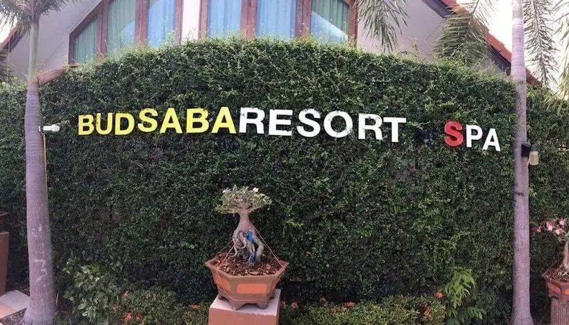 בית מלון כפרי Budsaba Resort & Spa