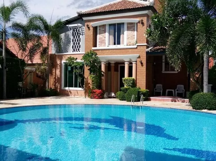 בית מלון כפרי Budsaba Resort & Spa