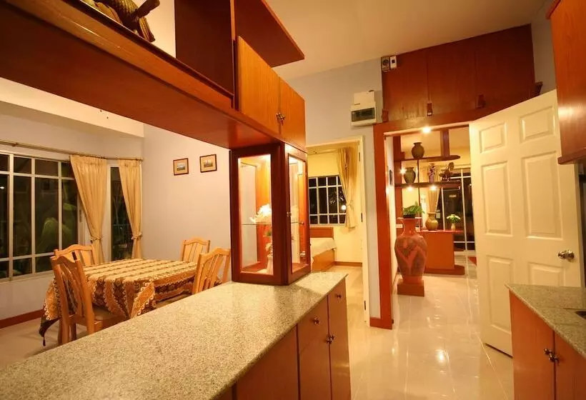 בית מלון כפרי Budsaba Resort & Spa