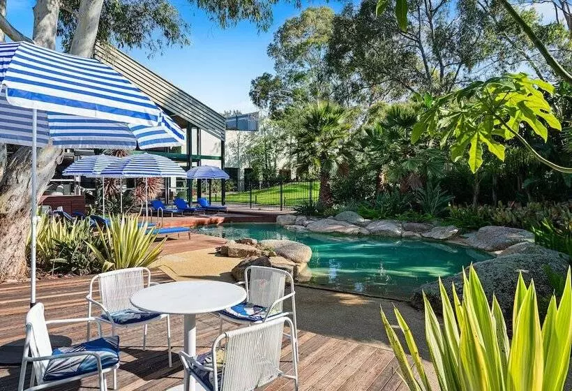 هتل Eden Oak Geelong