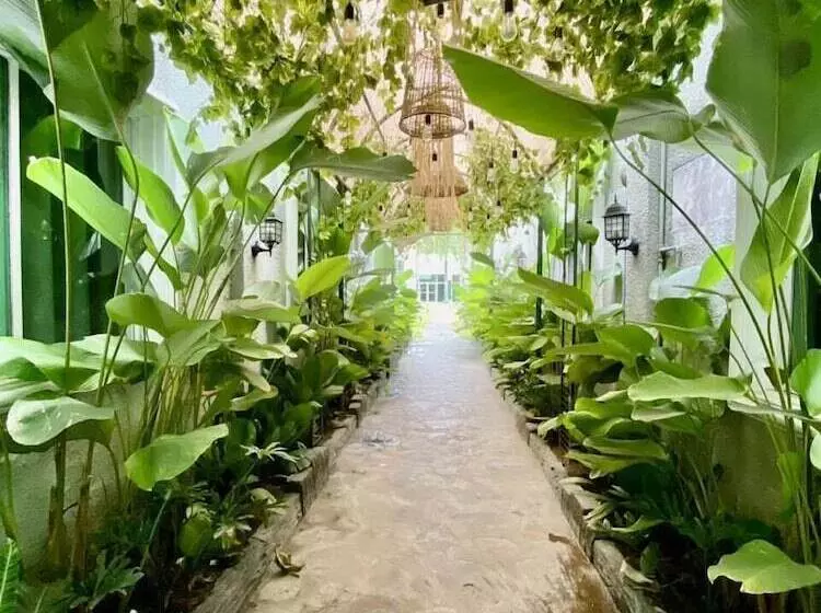 호텔 Euroasia By Bluebookers