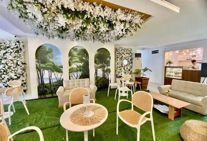 호텔 Euroasia By Bluebookers