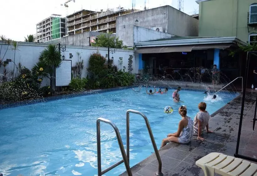 호텔 Euroasia By Bluebookers