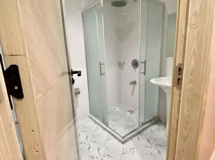 호텔 Euroasia By Bluebookers