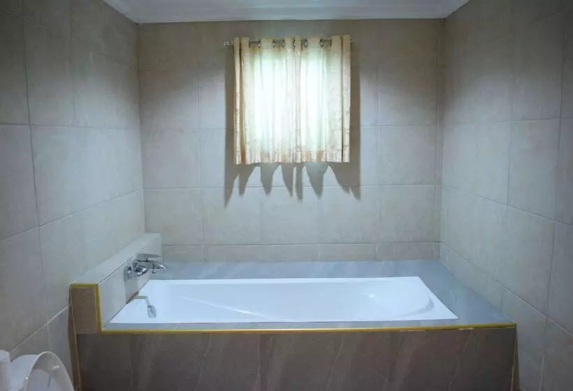 호텔 Euroasia By Bluebookers