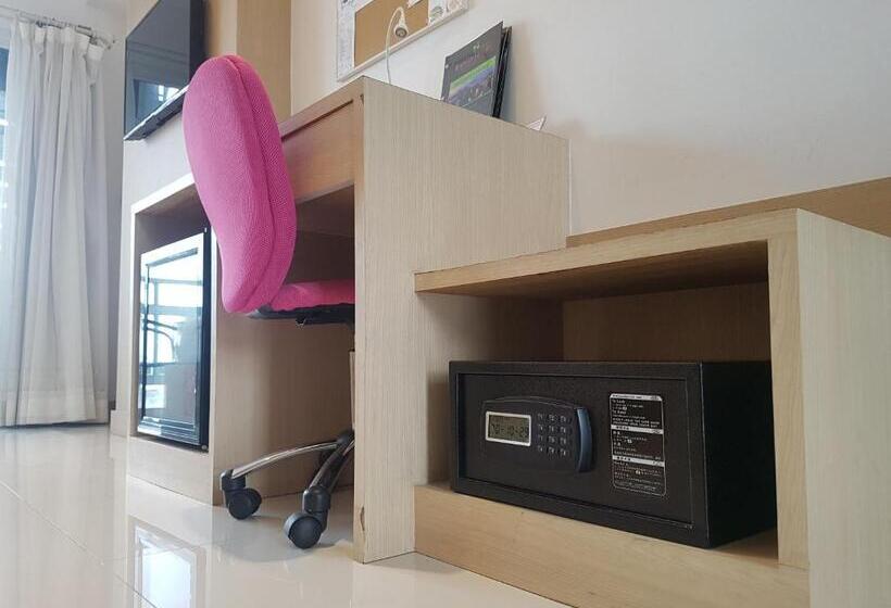 ホテル Kavinburi Green