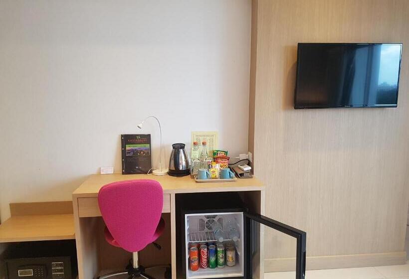 ホテル Kavinburi Green