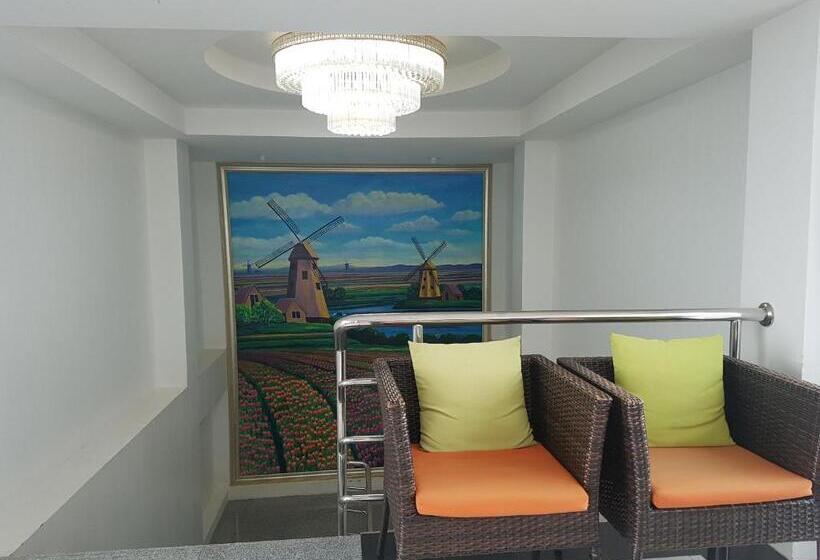 ホテル Kavinburi Green