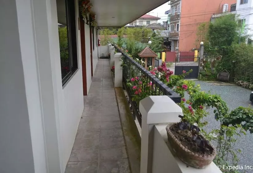 ホテル Lazea Tagaytay Inn