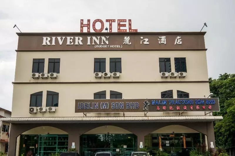 호텔 River Inn