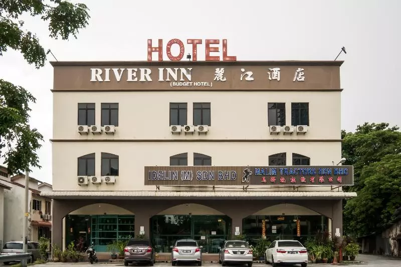 호텔 River Inn