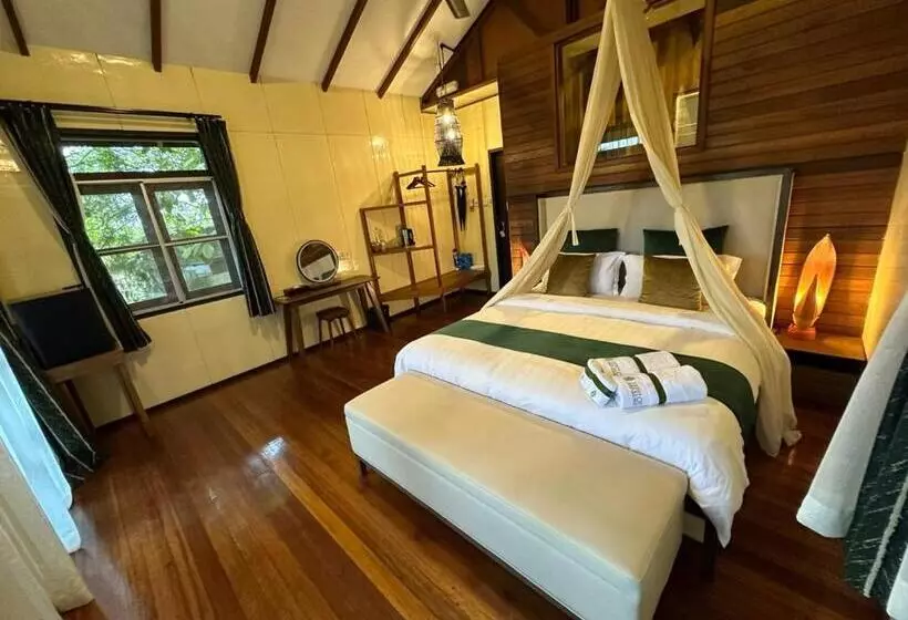 ホテル Sepilok Forest Edge Resort