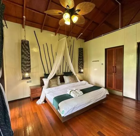 ホテル Sepilok Forest Edge Resort