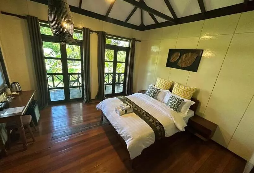 ホテル Sepilok Forest Edge Resort