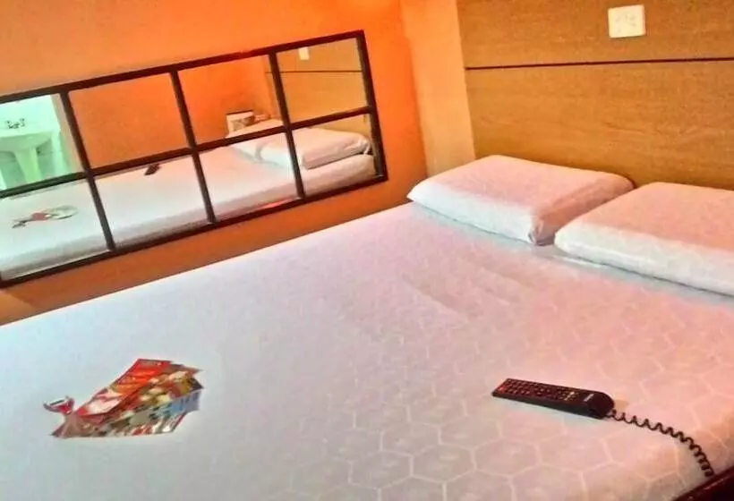 בית מלון כפרי Sogo Aurora Cubao