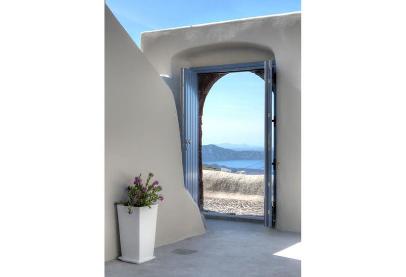 Luna Santorini Suites