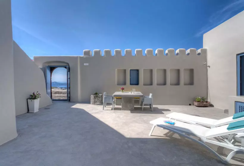 Luna Santorini Suites