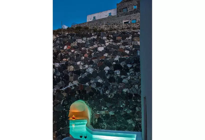 Luna Santorini Suites