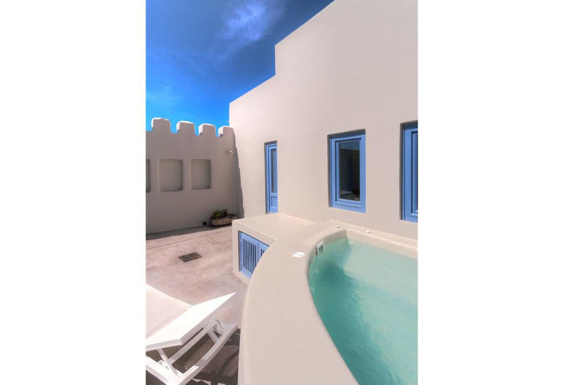 Luna Santorini Suites
