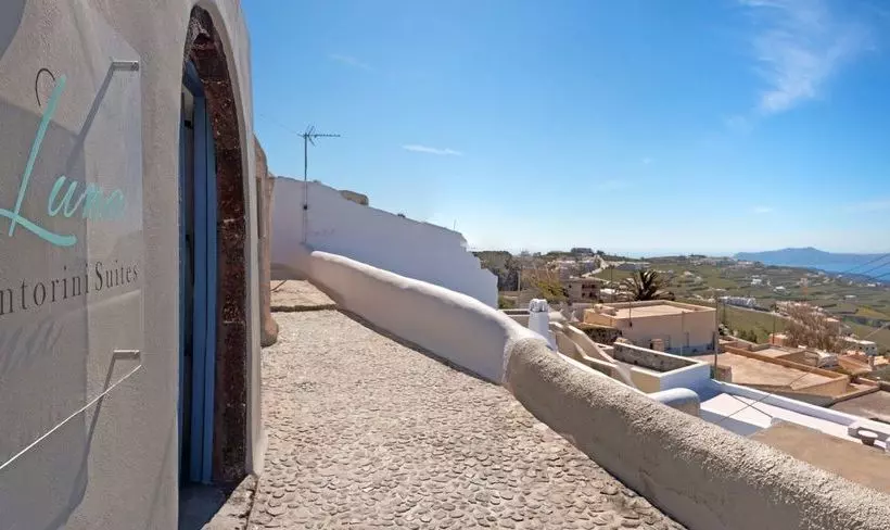 Luna Santorini Suites
