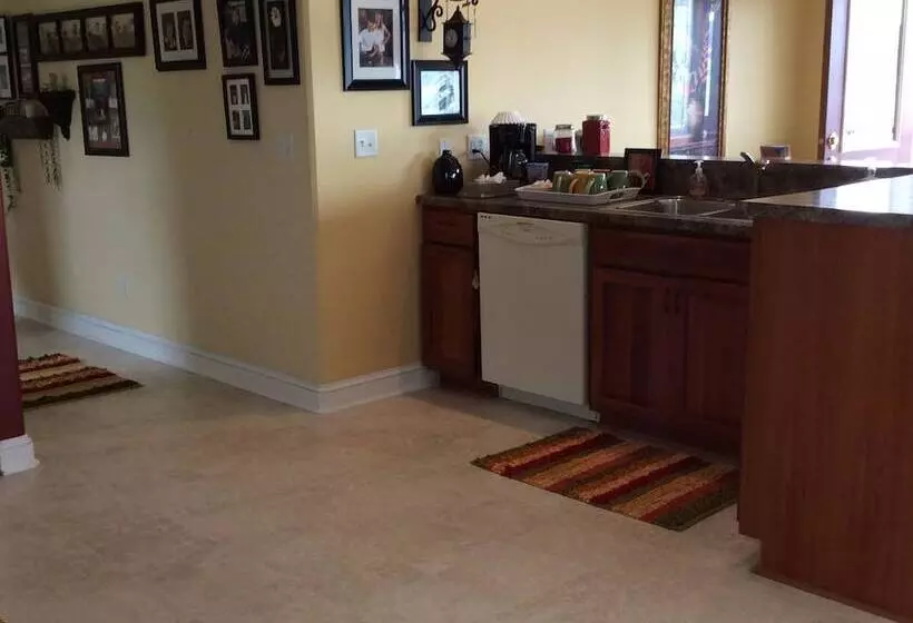 Pictured Rocks Bed And Breakfast