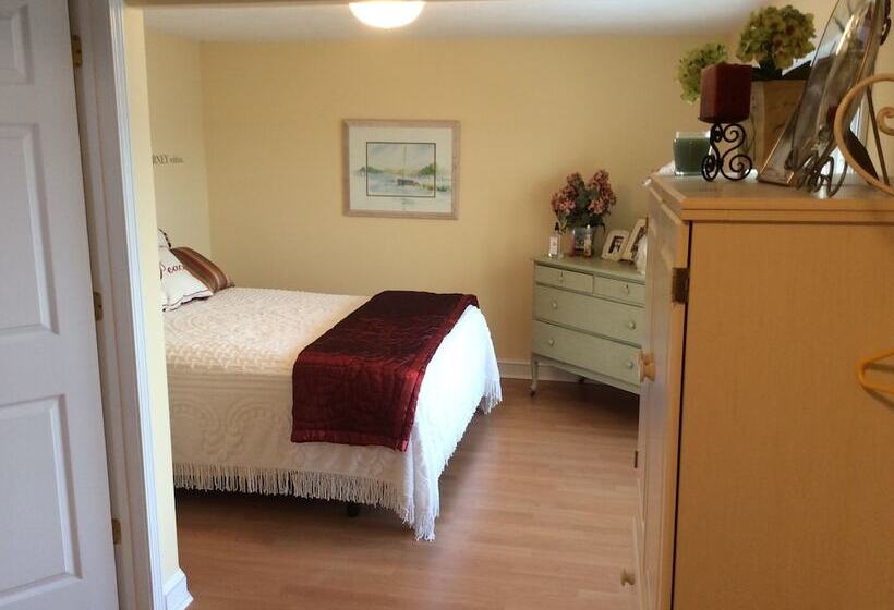 Pictured Rocks Bed And Breakfast