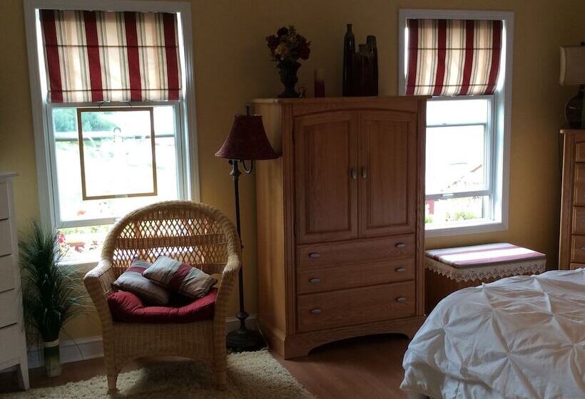 Pictured Rocks Bed And Breakfast