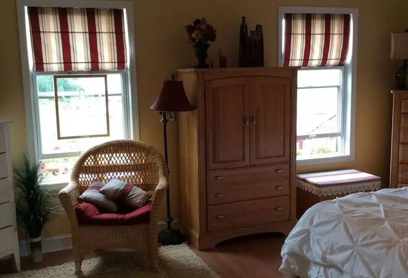 Pictured Rocks Bed And Breakfast