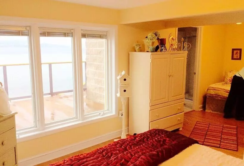 Pictured Rocks Bed And Breakfast