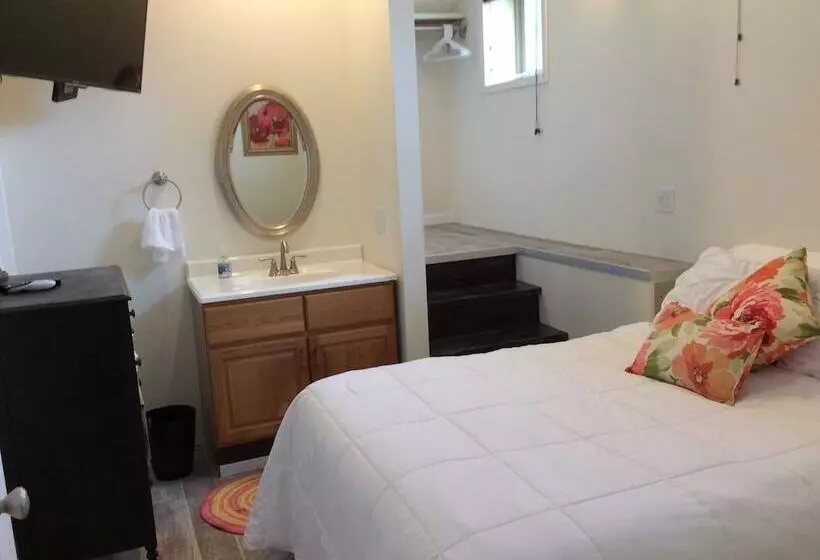 Pictured Rocks Bed And Breakfast