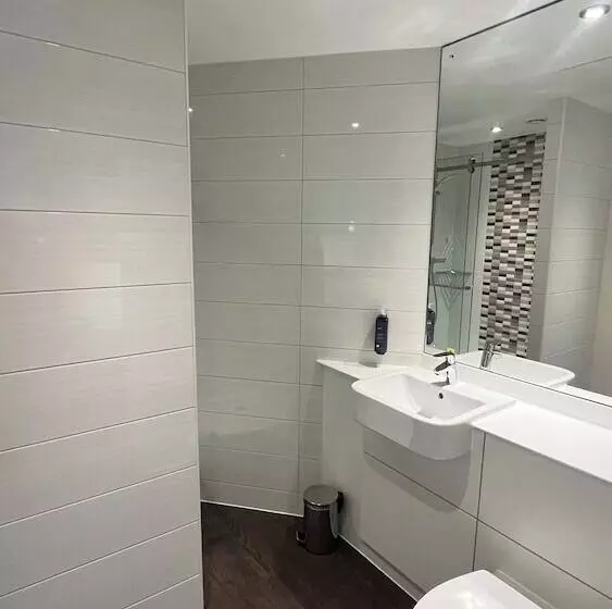 Maldron Hotel Finsbury Park, London