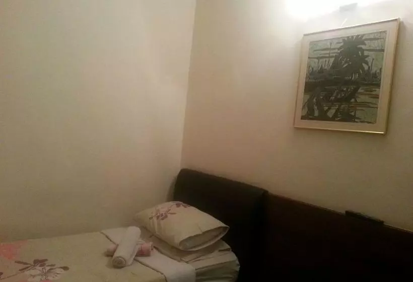 فندق Camellia Budget Inn