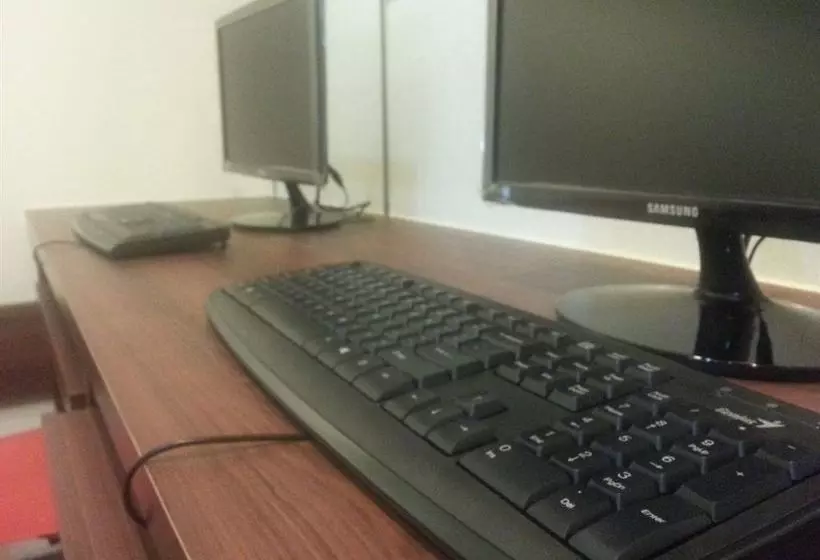 فندق Camellia Budget Inn