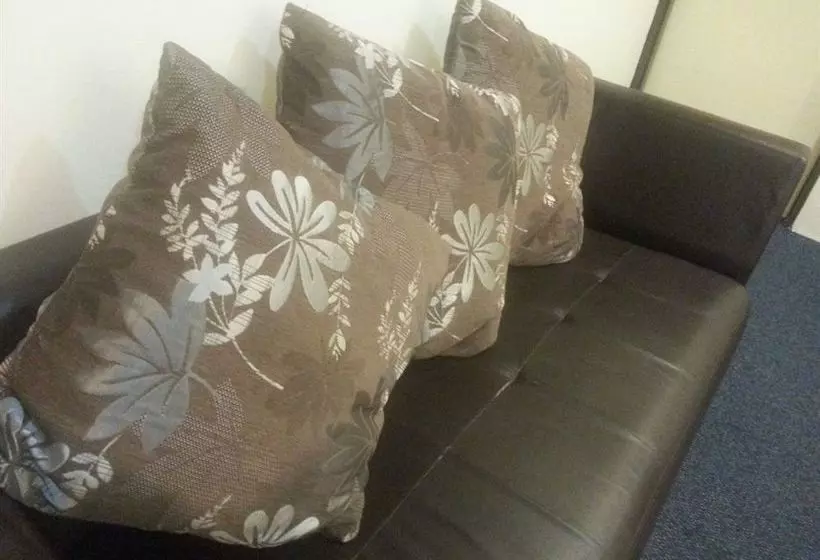 فندق Camellia Budget Inn