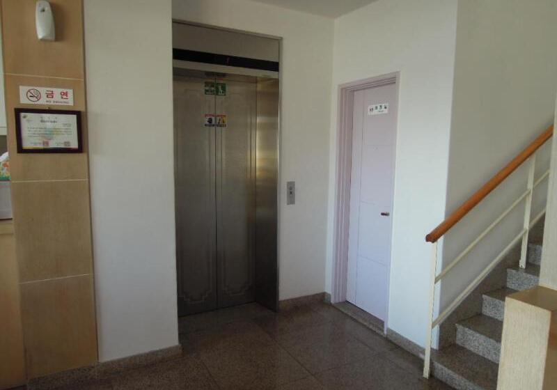 בית מלון כפרי Good Inn